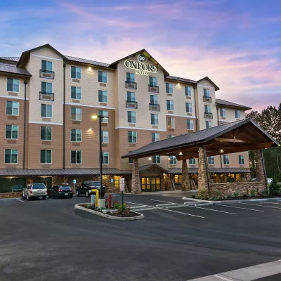 View of entrance of Oxford Suites Bellingham Hotel.